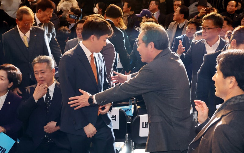 <b>이준석</b> “리쌍 브라더스” 말하지만…<b>이낙연</b>과 일단 거리두기