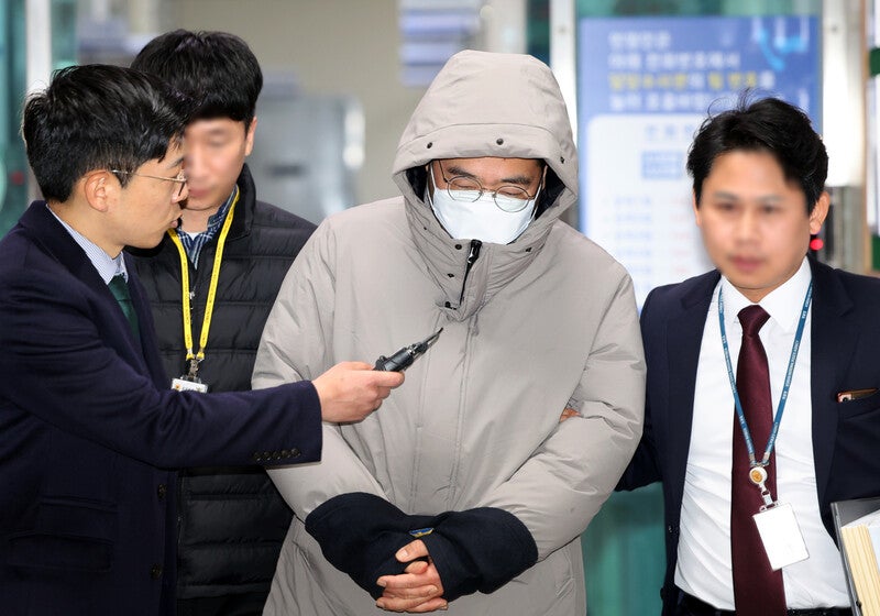 뇌물 수사 중 해외도피…<b>최영환</b> 전 <b>광주시의원</b> 자진귀국·체포