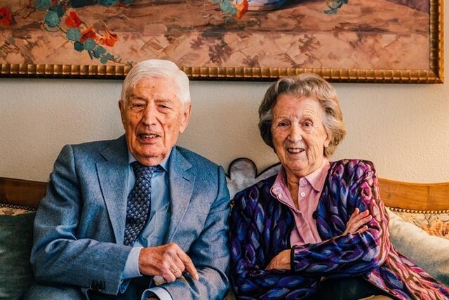 70년 해로 아내와 동반 안락사한 <b>네덜란드</b> 전 <b>총리</b>…“손잡고 떠났다”
