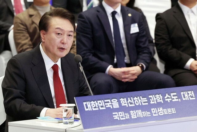 윤 대통령 “CTX 임기 내 조기 착수…<b>이공계 대학원생</b>에 생활장학금”