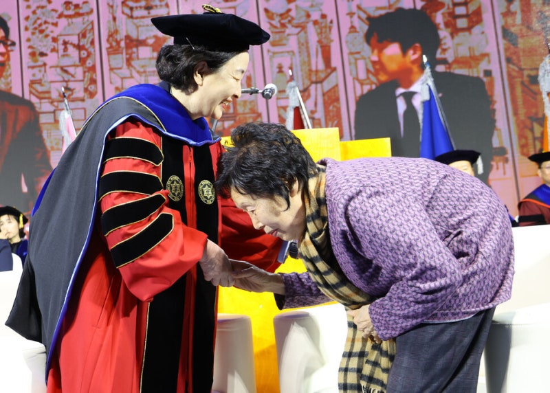 손녀가 졸업한 대학에 입학한 83살 <b>할머니</b> [포토]