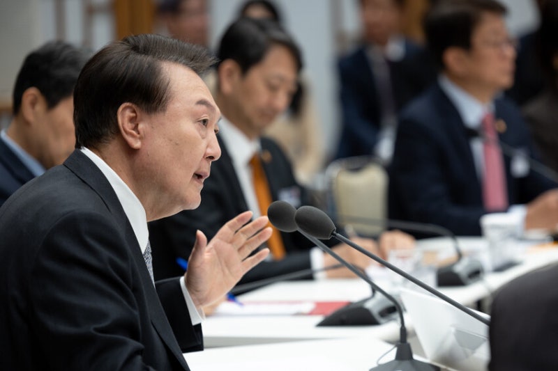 <b>전공의</b> 만난 윤 <b>대통령</b> “의사 증원 포함 <b>전공의</b> 입장 존중”