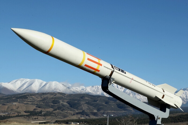 지난 2월 이란 국방부가 공개한 신형 미사일. 로이터 연합뉴스