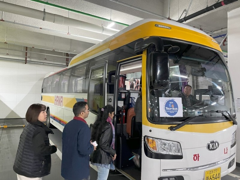 DMZ·수원화성 외국인 관광객 위한 ‘<b>이지 투어버스</b>’ 운행 시작