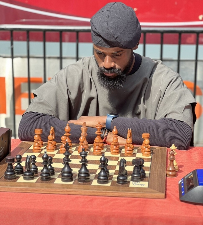 나이지리아 체스 선수 툰데 오나코야. 툰데 오나코야 엑스 갈무리