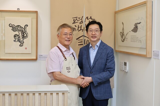 ‘친문’ <b>김경수</b>, 문재인 전 <b>대통령</b> 예방
