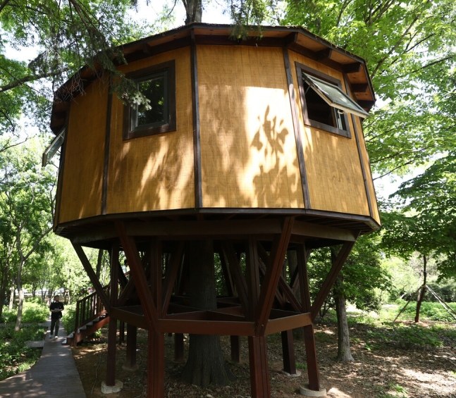 전주수목원 안에 있는 통나무집. 박미향 기자