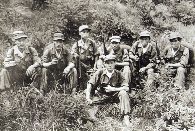 한국전쟁 휴전 이후 1950년대 말까지 활동한 육군첩보부대 제1교육대생들. 한겨레 자료사진