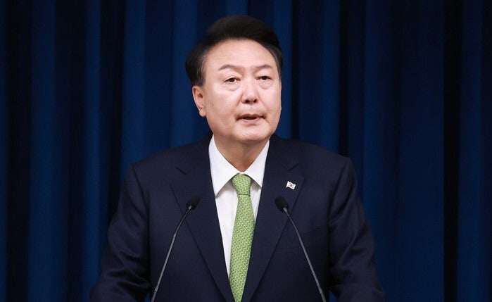 윤 “동해 <b>석유</b>·가스 140억배럴 매장 <b>가능성</b>…시추 승인”