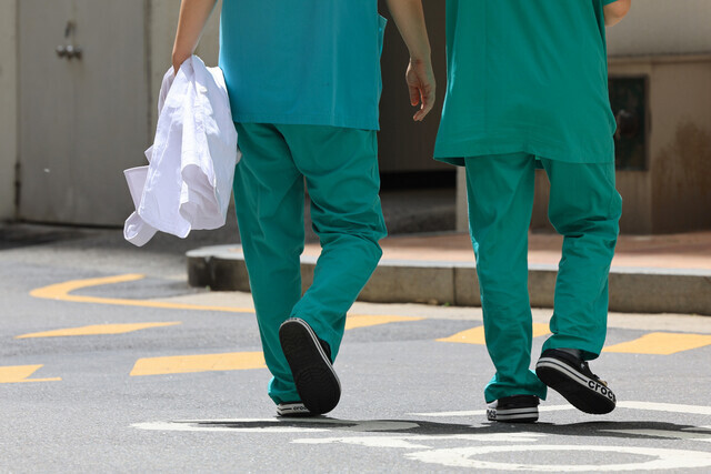 서울 시내 한 대학병원에서 의료진이 이동하고 있다.