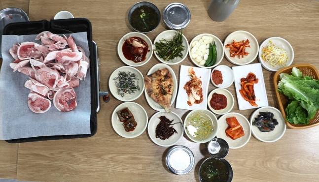 ‘보성식당’의 ‘삼겹살 백반’. 박미향 기자