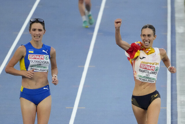 라우라 가르시아카로(29·스페인·오른쪽)가 7일(현지시각) 이탈리아 로마에서 열린 2024 유럽육상선수권대회 여자 경보 20㎞ 결선에서 결승선을 약 10m 앞두고 세리머니를 시작했다. 그사이 류드밀라 올리아노브스카(