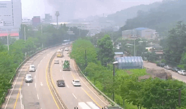 화재가 발생한 경기도 화성시 일차전지 공장. 경기도교통정보센터