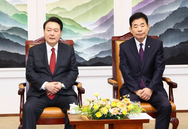 <b>김진표</b> “윤, 이태원 참사 ‘조작’ 가능성 말해…깜짝 놀랐다”