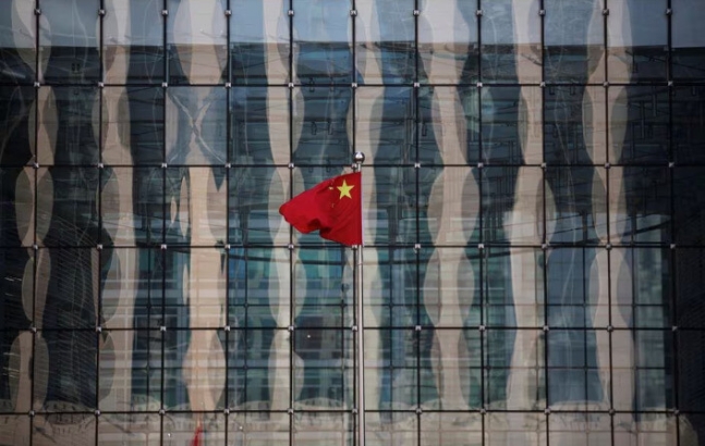 중국 국기가 바람에 펄럭이고 있다. 로이터 연합뉴스