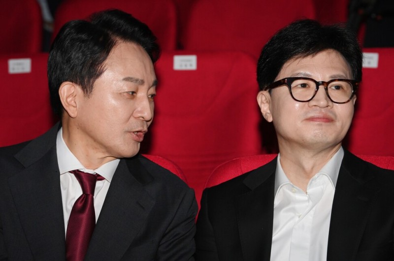 <b>한동훈</b> “<b>원희룡</b>이 당원 가스라이팅” 당 선관위 <b>신고</b>