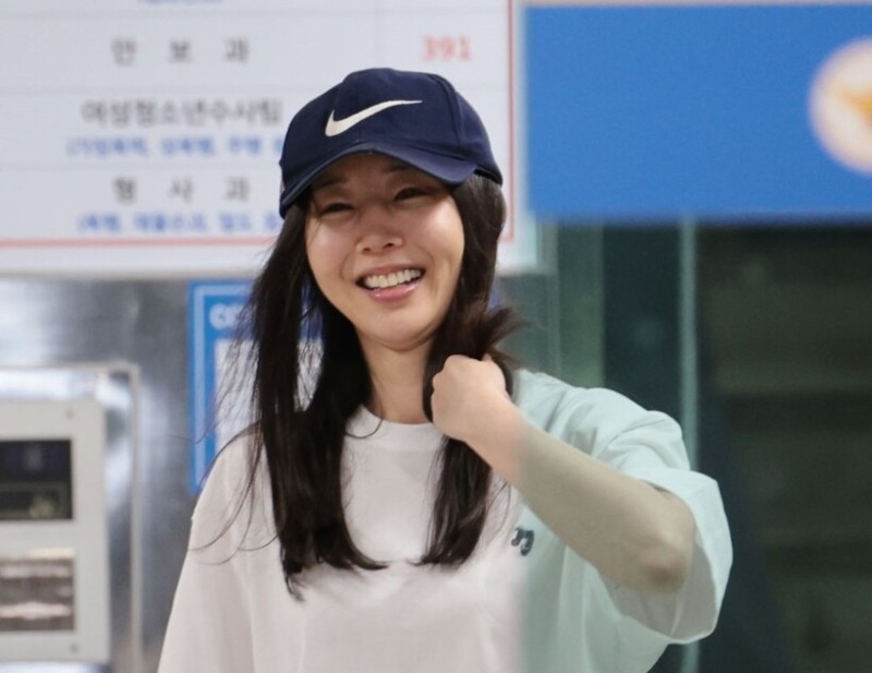 조사 마친 <b>민희진</b> “속이 후련하다…배임은 <b>코미디</b>”