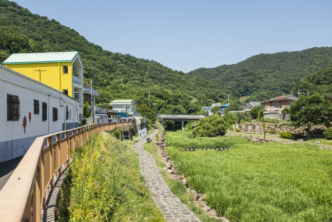 마을 전체가 정원처럼 예쁘게 꾸며져 있는 전남 순천 저전마을.