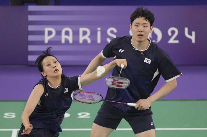 <b>배드민턴</b> ‘왼손 듀오’ <b>서승재</b>-채유정, <b>8강</b>행 확정