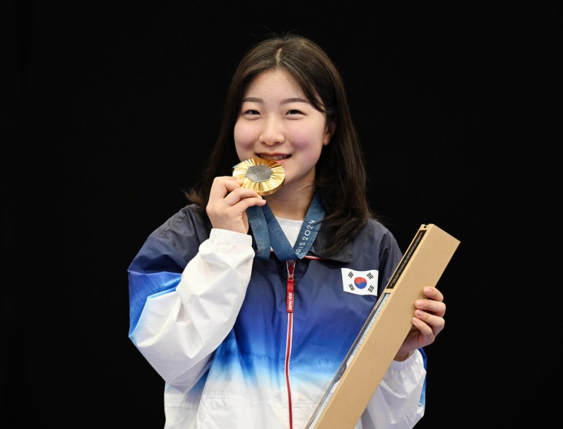 [속보] 대한민국 100번째 금메달, 16살 사수 <b>반효진</b>이 쐈다