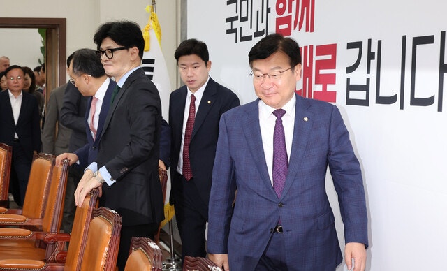 ‘친윤’ <b>정점식</b> 결국 사퇴…<b>한동훈</b>, 일단 당 주도권 확보