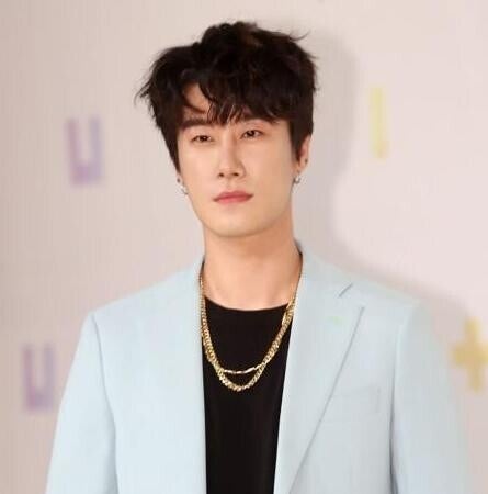 <b>래퍼</b> 산이, <b>특수폭행</b> 혐의 <b>입건</b>…아버지도 함께 <b>입건</b>