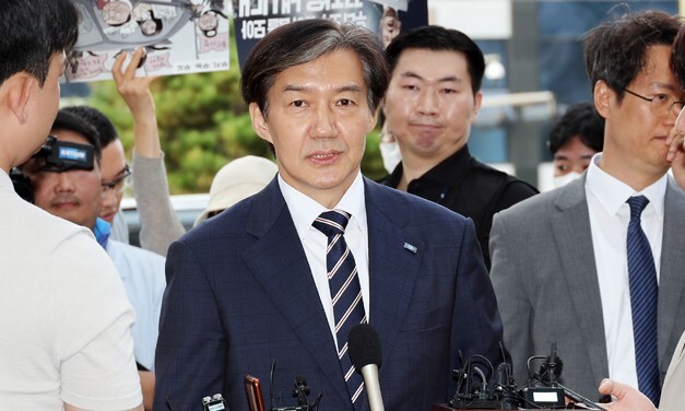 Jo Guk, leader of the Jo Guk Innovation Party, entering the Jeonju District Prosecutor's Office on the morning of the 31st as a witness for questioning by the prosecution. Yonhap News
