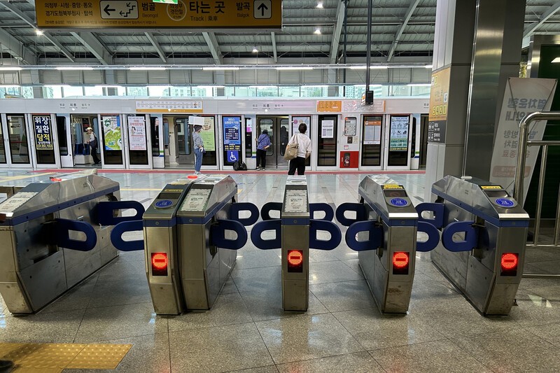 <b>의정부경전철</b>, 고장으로 <b>운행</b> 중단…복구에 시간 걸릴 듯