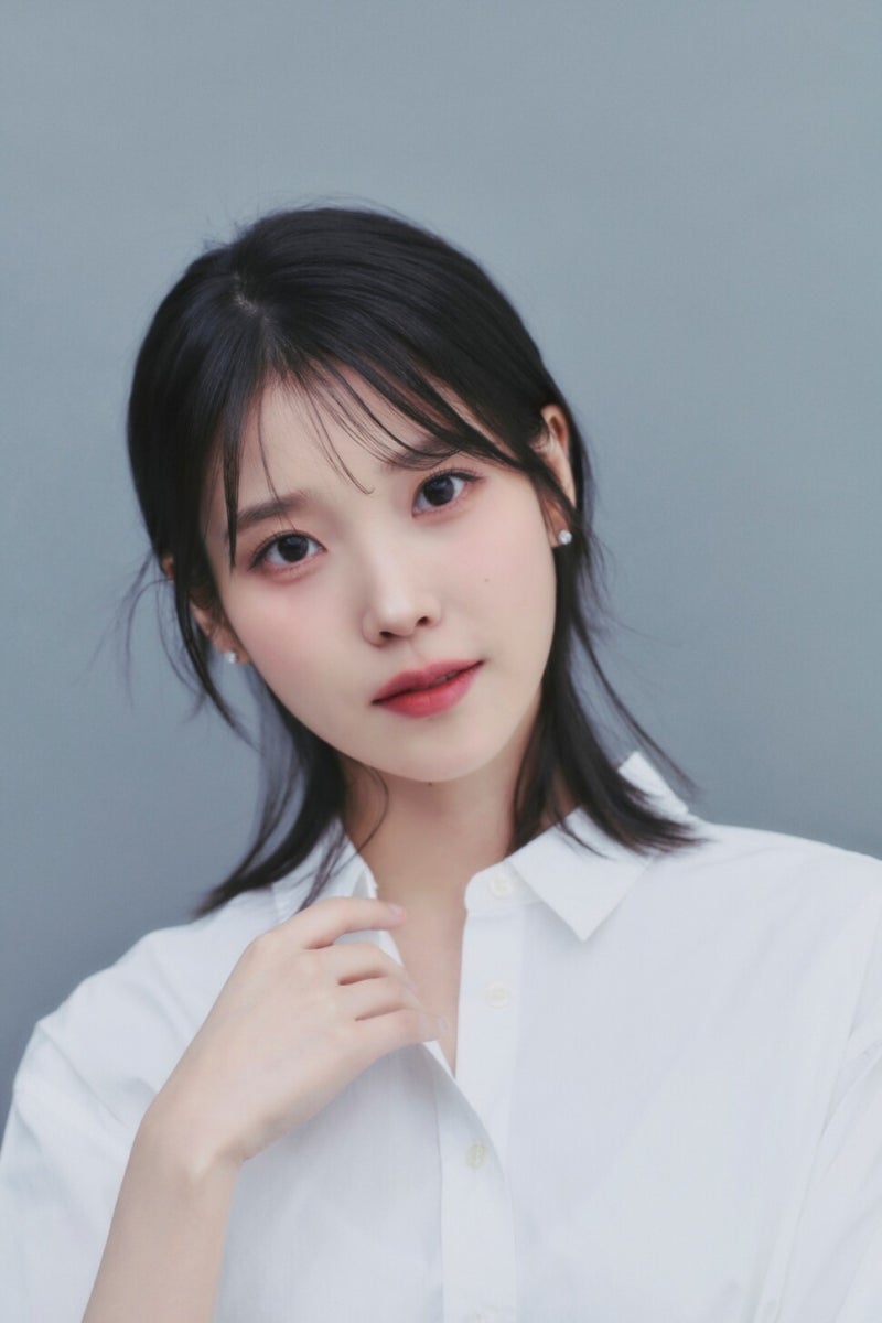 아이유, <b>데뷔</b> 16돌 맞아 <b>2억</b>2500만원 기부…“좋은 선물 되길”