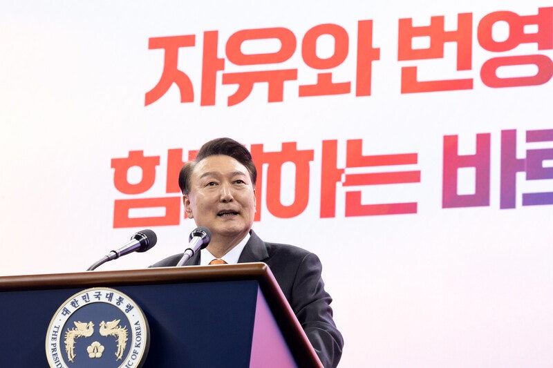 윤 ‘북한 러 <b>파병</b>’ 관련 <b>긴급</b> 안보회의…“중대 위협”