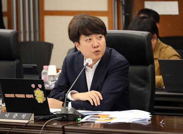 <b>이준석</b> “윤, 특정 시장 <b>공천</b> 요구…웃겨 말도 안 나오는 것도 많아”