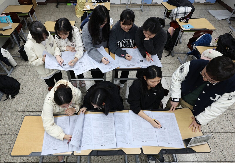 올 <b>수능</b> 국·영·수 지난해보다 쉬웠다…<b>만점자</b>도 1명→<b>11명</b>