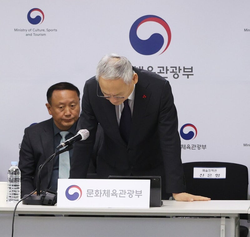 ‘야당 비판’ <b>유인촌</b>, 결국 사과…“계엄은 잘못된 것”