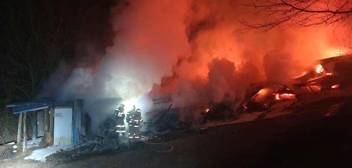 불에 타는 새한서점. 단양소방서 제공.