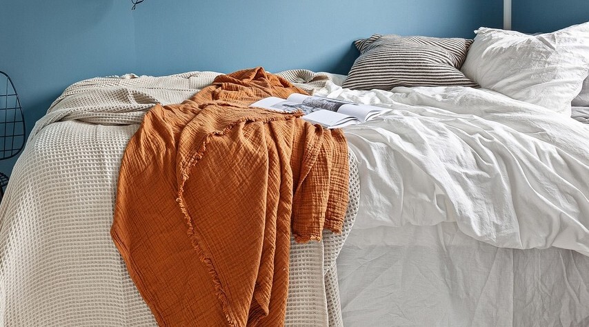 아침 침대 정리는 집먼지 진드기에게 최적의 번식 조건을 만들어줌으로써 오히려 건강을 해체는 행위가 된다. 픽사베이