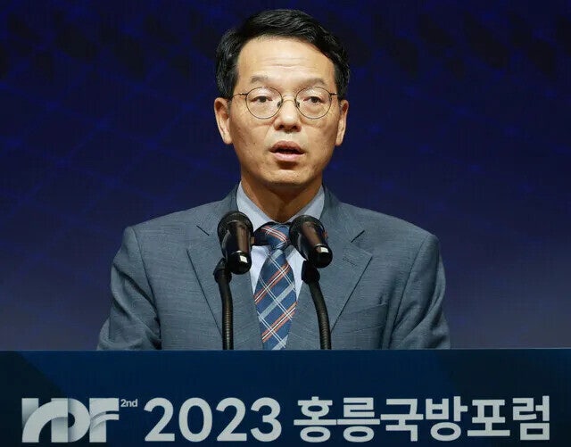 검찰, ‘<b>이재명 대선</b> <b>공약</b> 지원 의혹’ 전 국방연구원 원장 기소