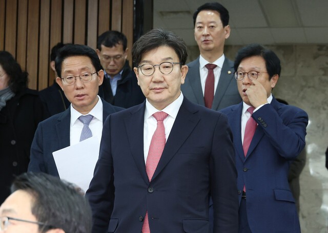 <b>권성동</b>, ‘<b>이재명 위헌</b><b>심판 제청</b> 신청’에 “선거로 죄악 덮겠단 뜻”