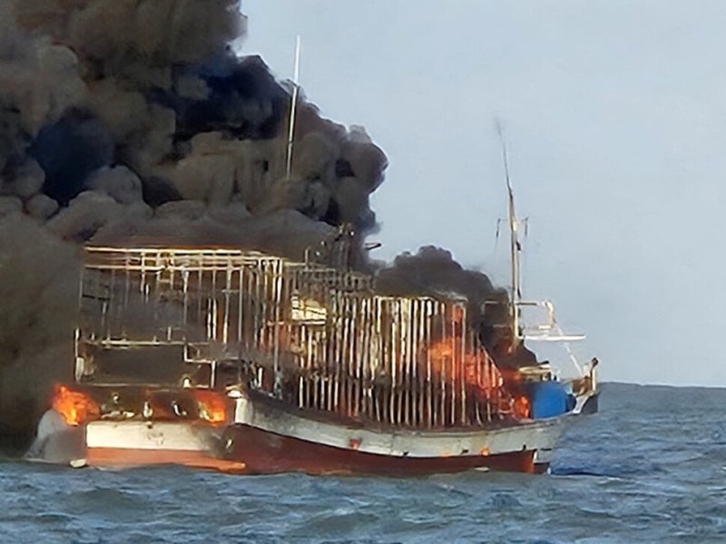 ‘5명 구조·7명 <b>실종</b>’ <b>부안</b> <b>화재</b> <b>어선</b>, 승선원 11명만 기재
