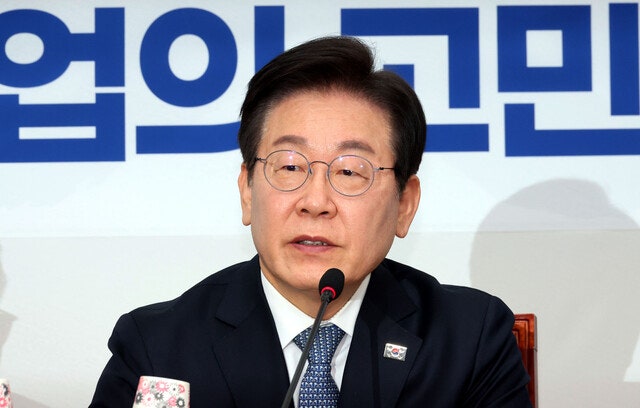 <b>이재명</b> “민주당 <b>중도보수</b>” 후폭풍…“정략적 우클릭 매우 우려”