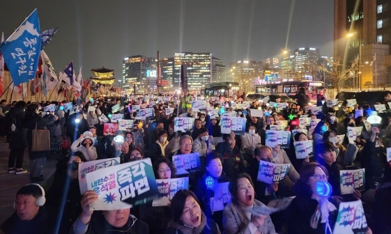 다 적지 못한 광장의 말들 [한겨레 프리즘]