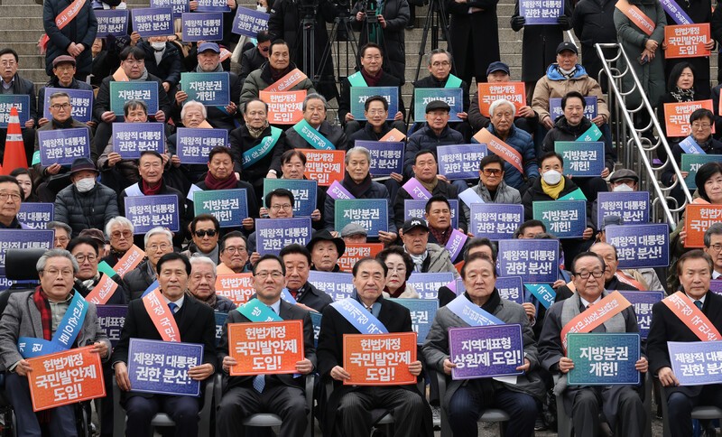 못난 정치가 위기를 불렀다…개헌이 해법이 아닌 이유