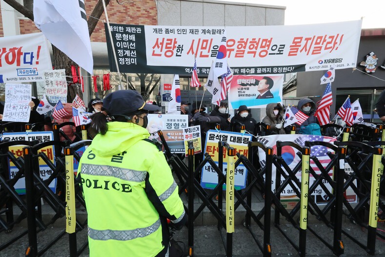 윤석열 <b>탄핵</b> 선고 임박?…헌재 상공 이미 비행금지구역 설정