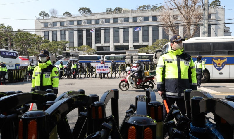 헌재, <b>윤석열 탄핵</b> 선고기일 오늘도 지정 안 해…다음주 갈 듯