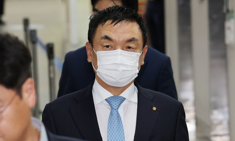 권오수 전 도이치모터스 회장이 지난해 9월 서울고법에서 열리는 도이치 주가조작 항소심 선고 공판에 출석하고 있다. 김태형 기자 xogud555@hani.co.kr
