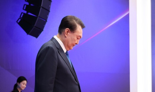 2024년 10월21일 오전 서울 서대문구 미근동 경찰청에서 열린 제79주년 경찰의 날 기념식에서 출사를 마친 윤석열 대통령이 단상을 내려오고 있다. 대통령실사진기자단