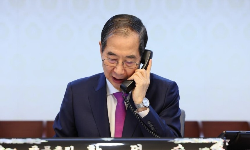 한덕수 대통령 권한대행 국무총리가 8일 밤 도널드 트럼프 미국 대통령과 통화하고 있다. 국무총리실 제공