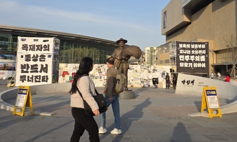 영남대 인혁 열사 추모비, 50주기에도 포크레인에 가로 막혀