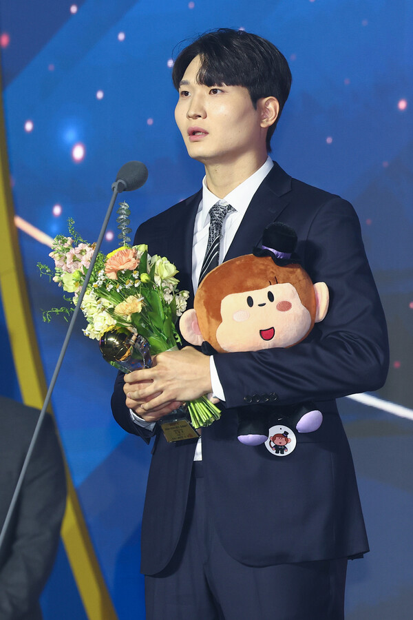 데뷔 이후 첫 MVP 안영준 “공수 노력 인정받아 뜻깊어 ”