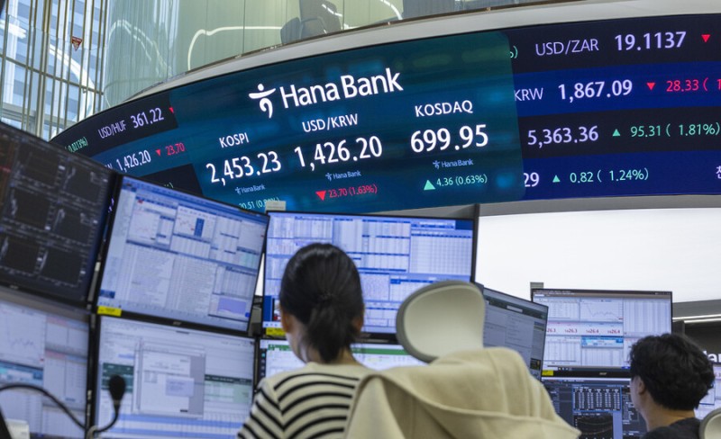 맥 못 추는 은행주…밸류업 호재 소멸에 경기둔화·금리인하 겹쳐