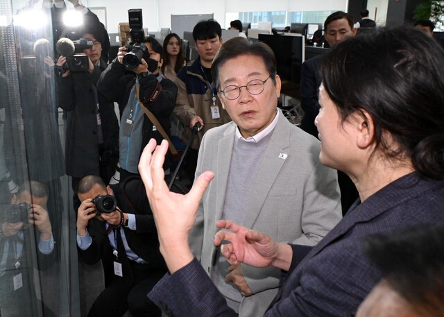 출마 첫 일정 ‘인공지능’ 챙긴 이재명 “100조 투자 ‘AI 기본사회’ 연다”